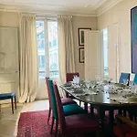 Bright And Luxurious Apt In The Heart Of Paris