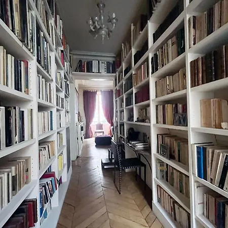 Bright And Luxurious In The Heart Of Appartamento Parigi