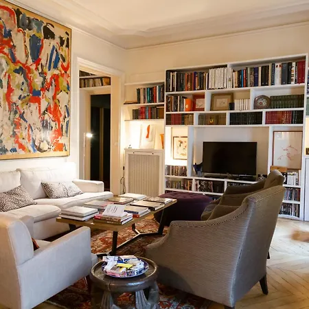 Bright And Luxurious In The Heart Of * Parigi