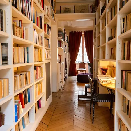 Bright And Luxurious In The Heart Of Appartamento Parigi