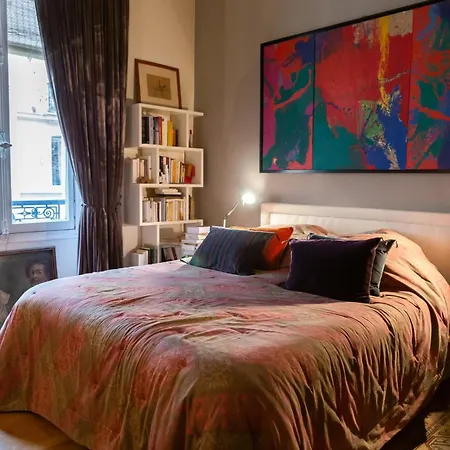 Bright And Luxurious In The Heart Of * Parigi